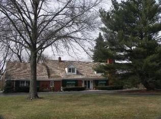 1457 Banbury Rd, Inverness, IL 60067