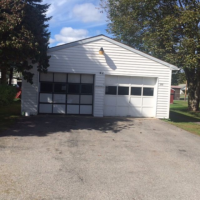 2nd image of 208 Market St