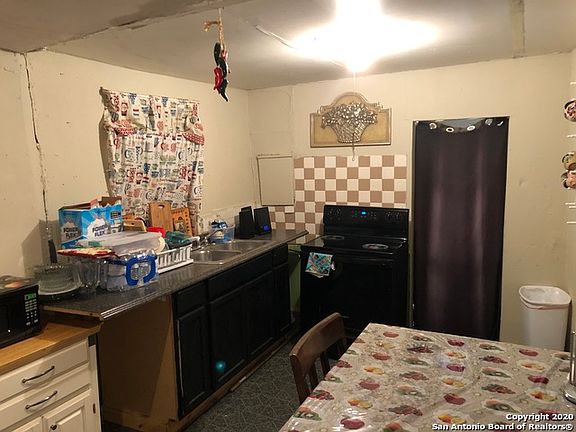 3rd image of 940 Delgado St