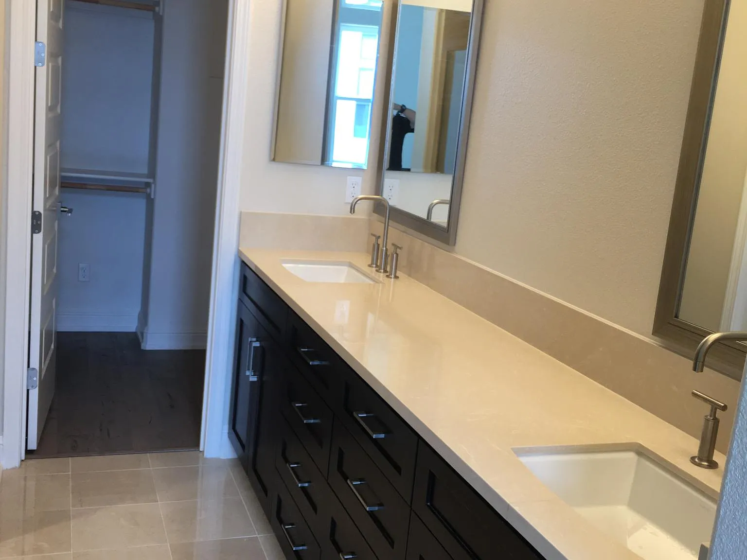 4 bed, 3.5 bath, 2027 sqft, $6,550 — Photo 4