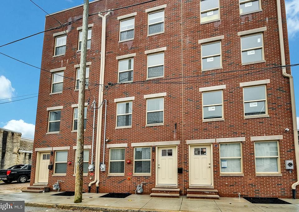 1st image of 2625 Latona St