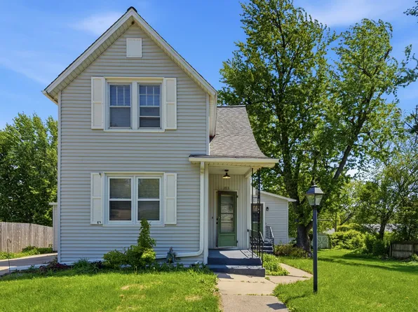 1713 N 5th St, Clinton, IA 52732
