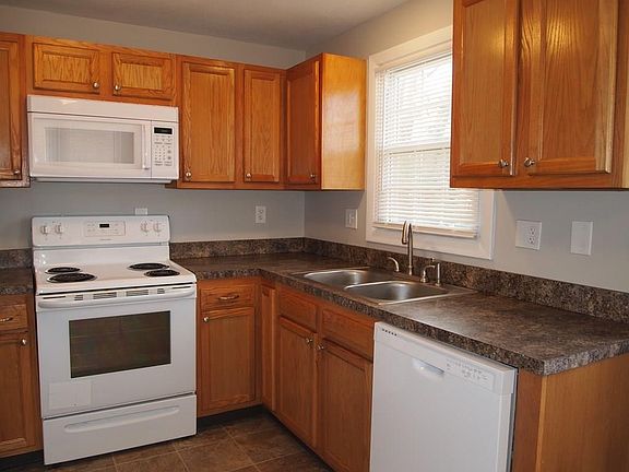 3rd image of 206 Salina St