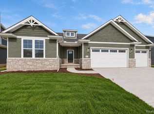 617 Round Rock Dr, Howell, MI 48843