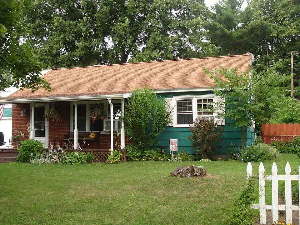 1st image of 7 Moreau Dr