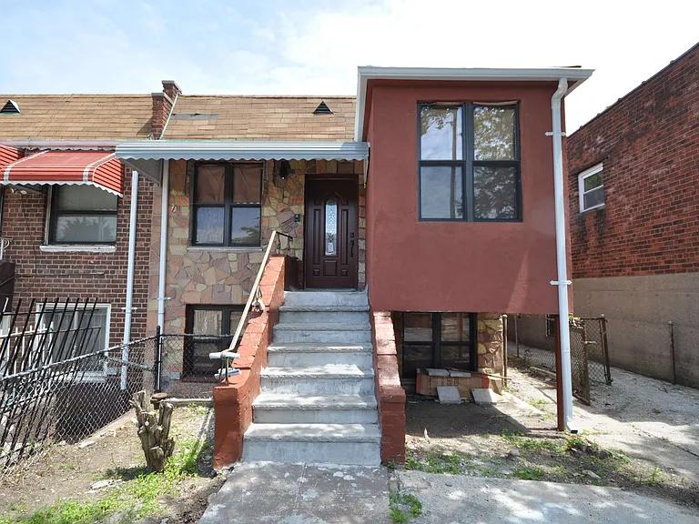 135 E 46th St #1 — Photo 8
