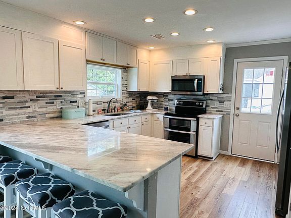 5th image of 303 Heron Court