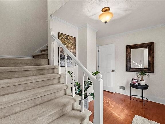4th image of 2124 Dunwoody Gln