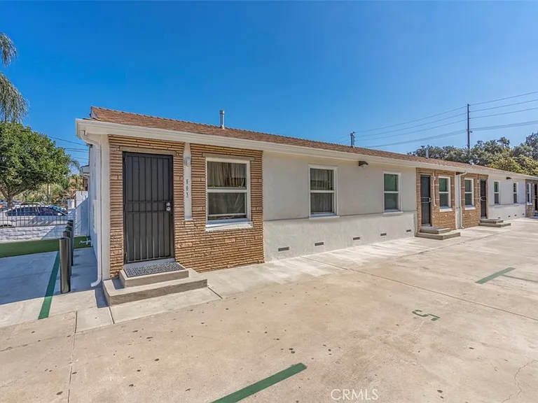 501 N Eastwood Ave — Photo 2