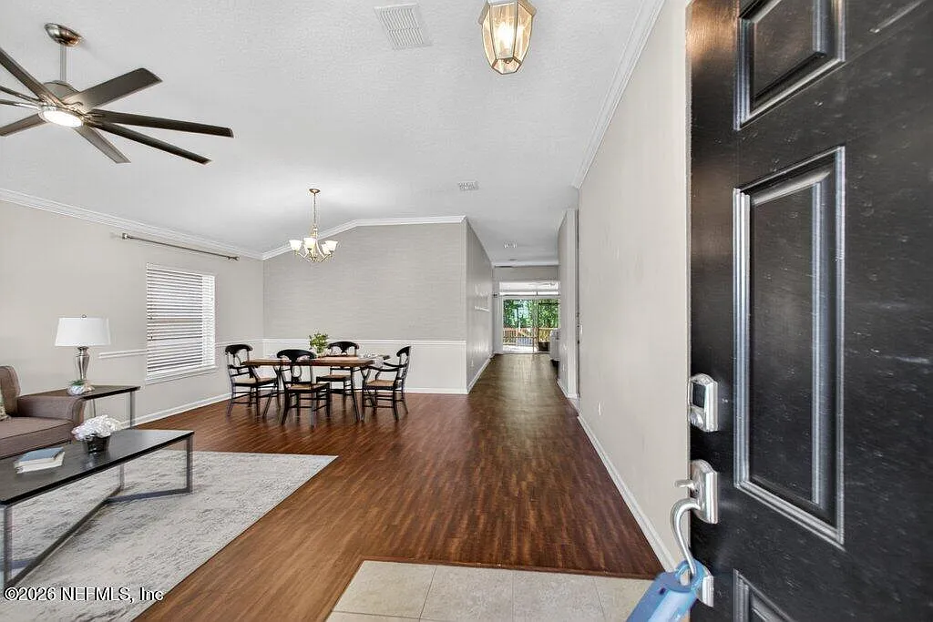 4 bed, 3.0 bath, 2285 sqft, $2,700 — Photo 4