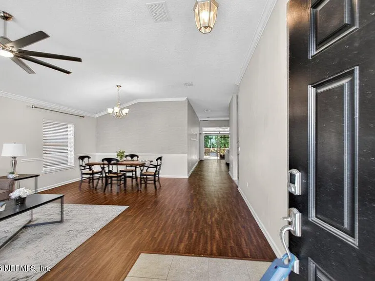 1634 Majestic View Ln — Photo 4