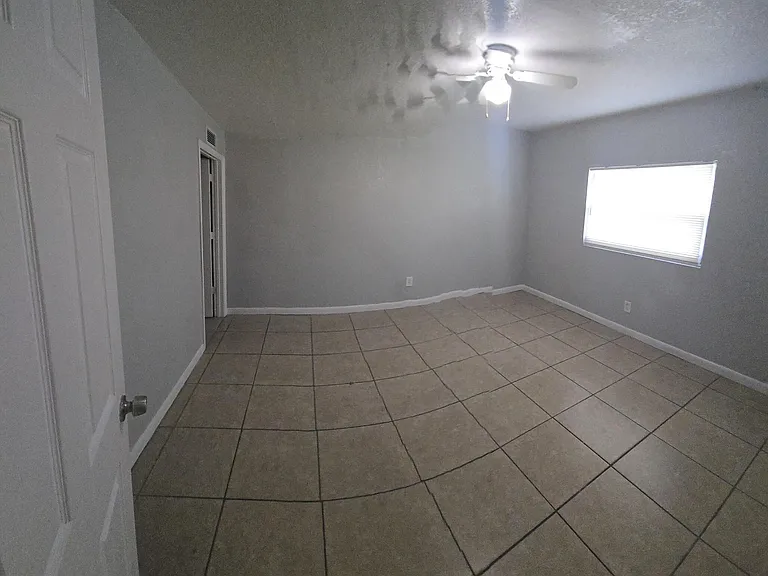 1220 Kent St — Photo 9