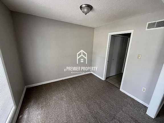 4th image of 3236 Maple Hill Dr