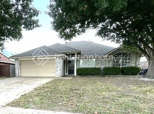 2831 Harvard Dr, Grand Prairie, TX 75052