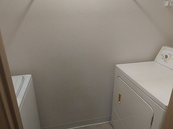 3rd image of 8011 Redonda Dr