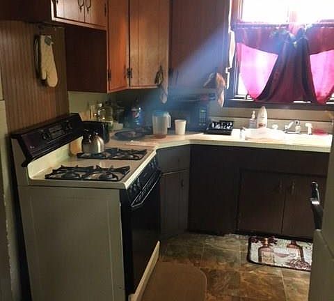 4th image of 139 Deerfield Ave
