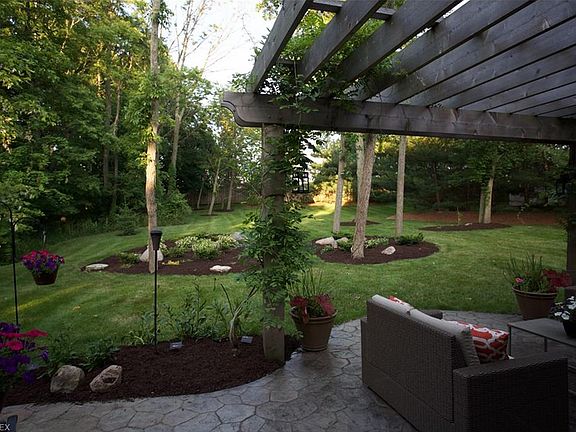 4th image of 3203 Country Club Dr