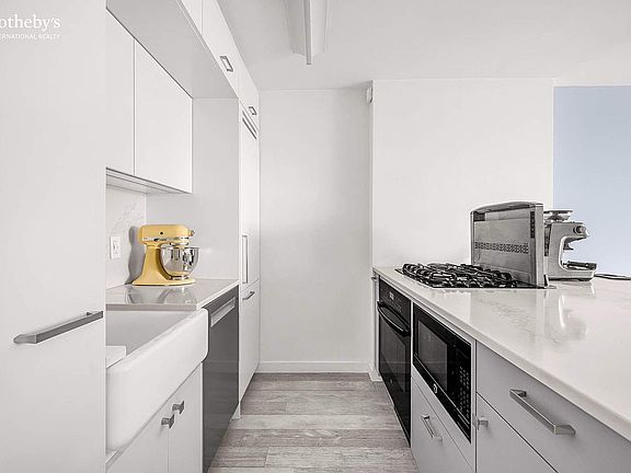 5th image of 225 Rector Pl APT 9J