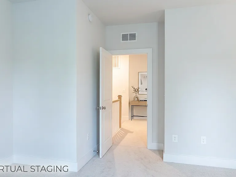 1033 N Lombardy St #A — Photo 8