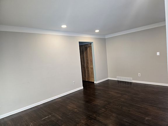 4th image of 1111 N Kenwood Ave