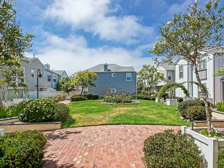 1800 S Pacific Coast Hwy #13 — Photo 42