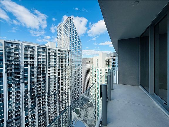4th image of 300 Biscayne Boulevard Way #3908