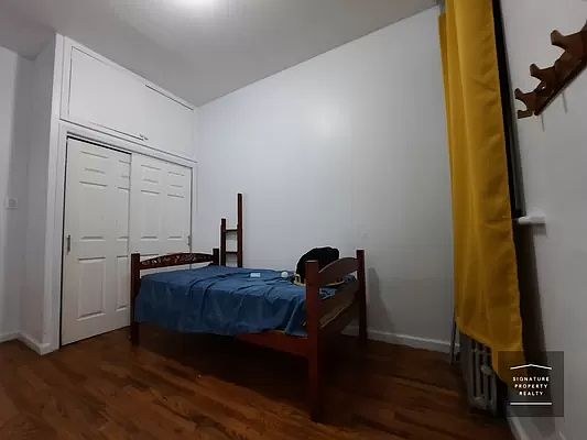4th image of 831 Halsey St Floor 2