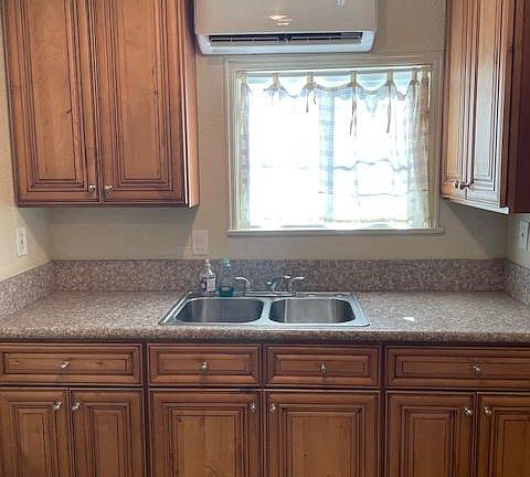 2nd image of 1117 W Glendon Way