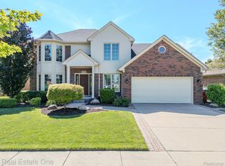 34271 Rambling Dr N, Fraser, MI 48026