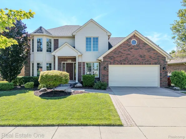34271 Rambling Dr N, Fraser, MI 48026
