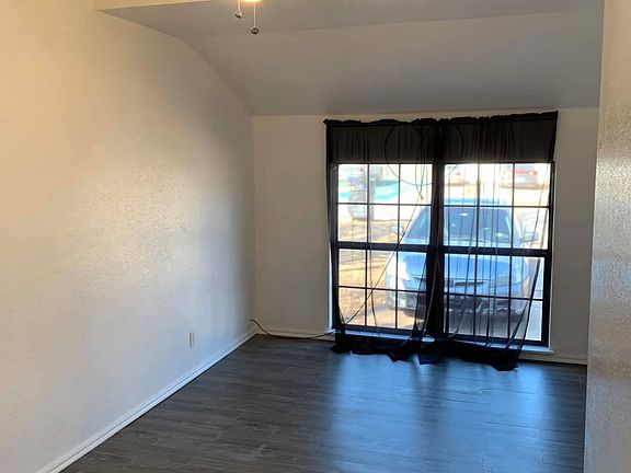 5th image of 4635 SE 28th St