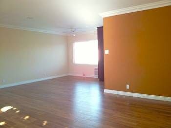 3rd image of 13833 Oxnard St APT 20