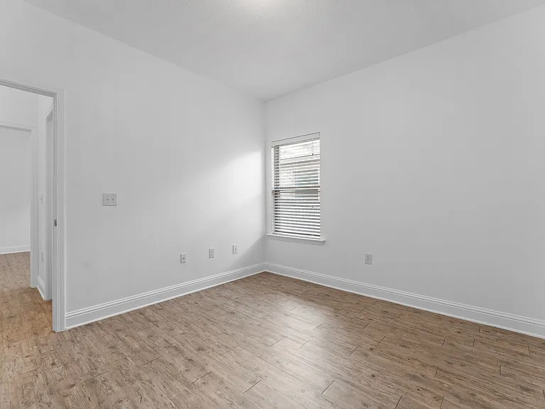27320 Lashay Dr — Photo 17