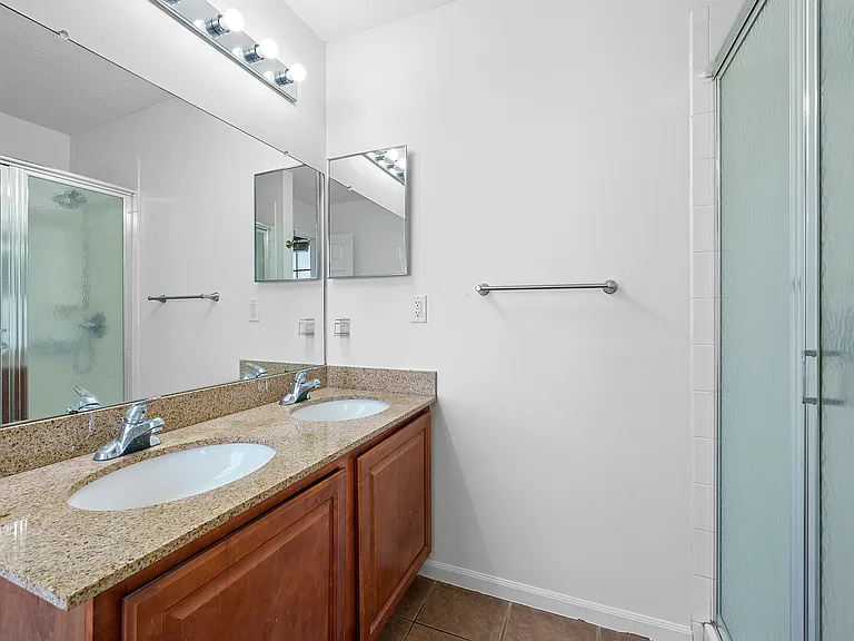 4035 Redroyal Ave — Photo 25