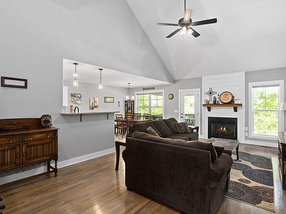 5th image of 1812 Rains Rd
