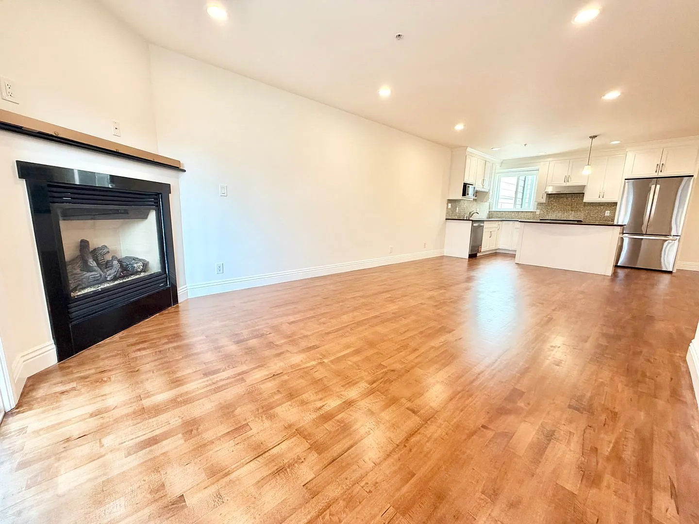 2448 Geary — Photo 3