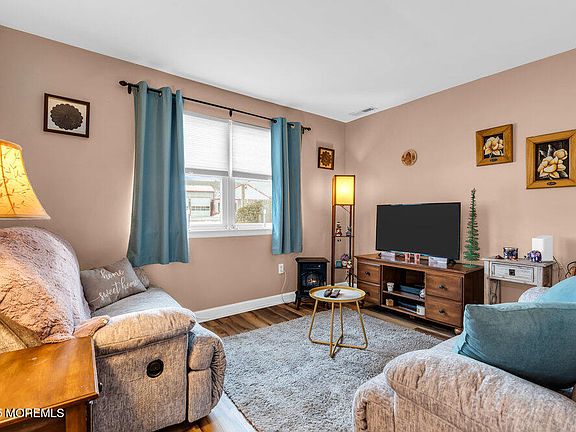 3rd image of 27-2 Florence Tollgate Apts Place #2