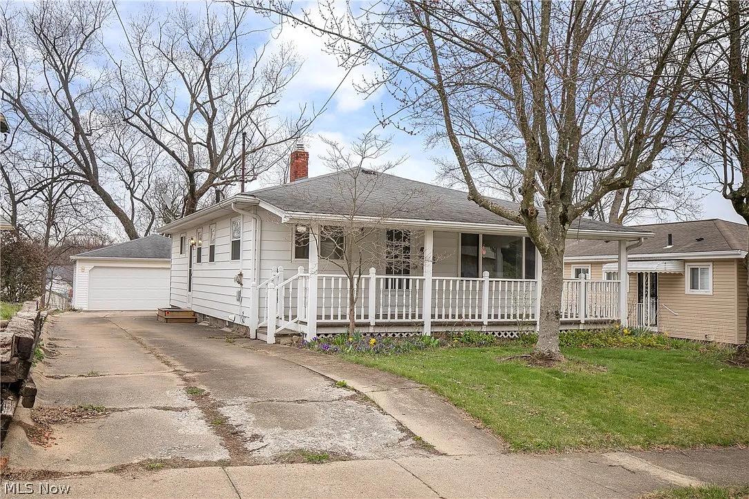 401 Moody St photo 1