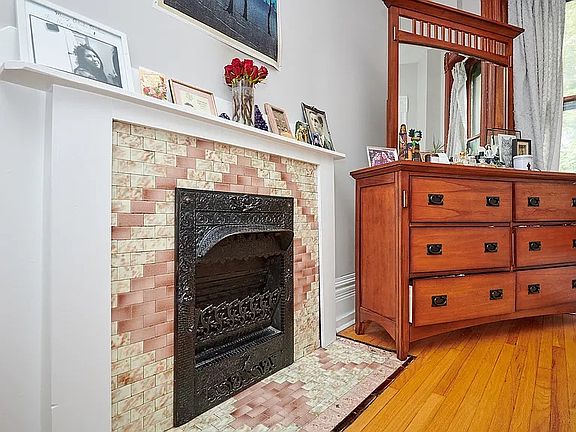 5th image of 1119 N Hoyne Ave #2