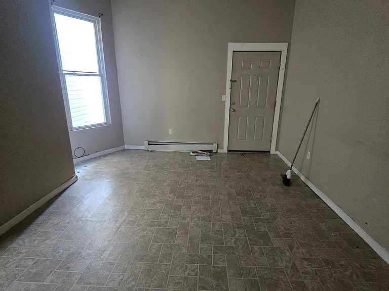 81 Auburn St #1BA — Photo 4