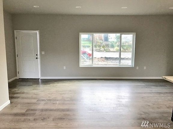 4th image of 107 Olympic Ave