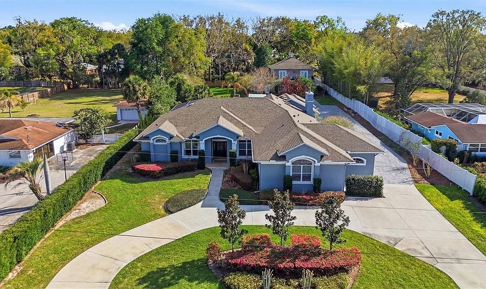 1st image of 113 Sandy Oaks Pl