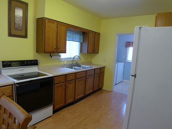 5th image of 5118 Wakefield Ave NE