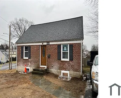 6 bed, 2100 sqft, $6,700 — Photo 2