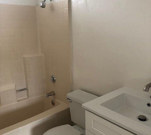 3rd image of 3985 Kansas St APT 6