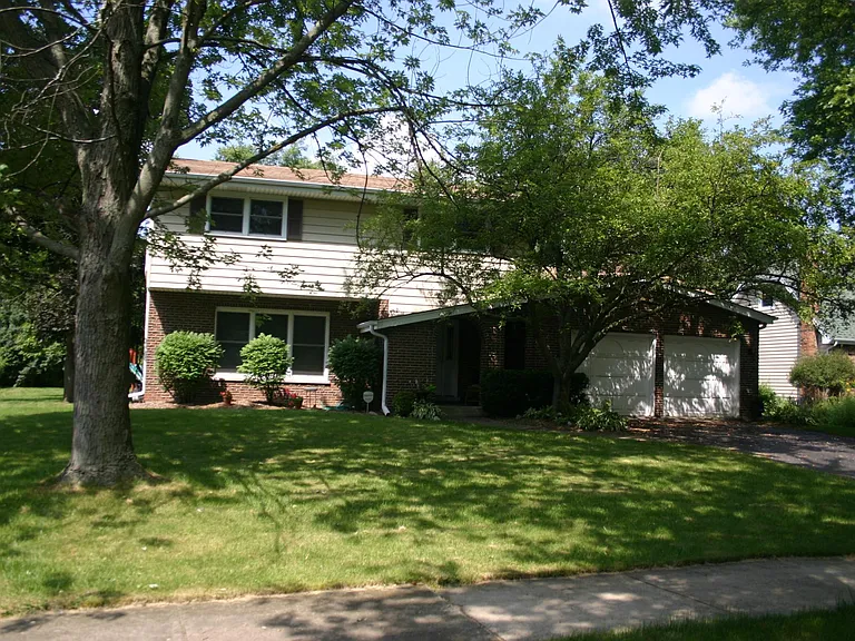 6S546 Sussex Rd — Photo 1