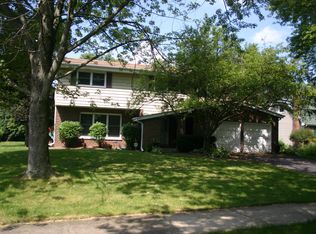 6S546 Sussex Rd, Naperville, IL 60540