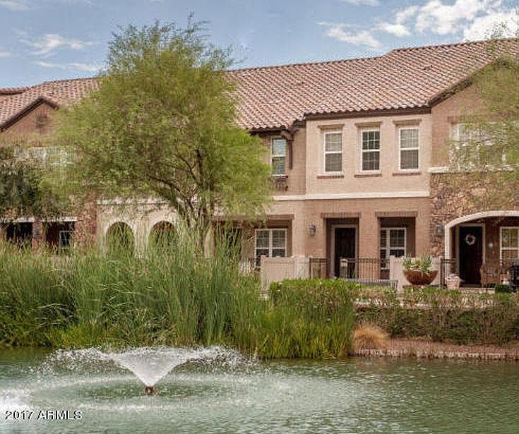 Waterfront in front of Condo/Townhouse