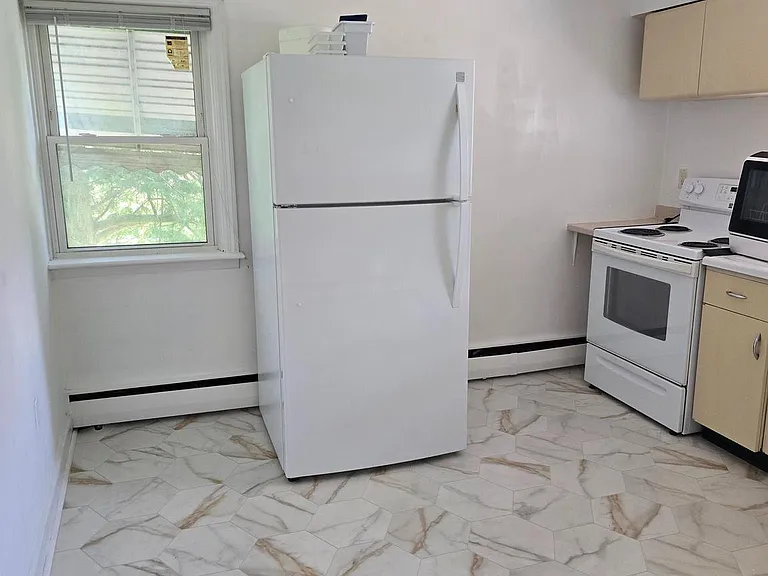 618 Biggs Ave — Photo 17