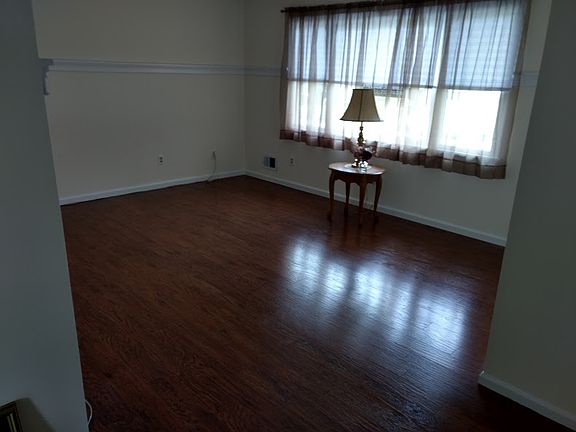 2nd image of 554 Vine Ave